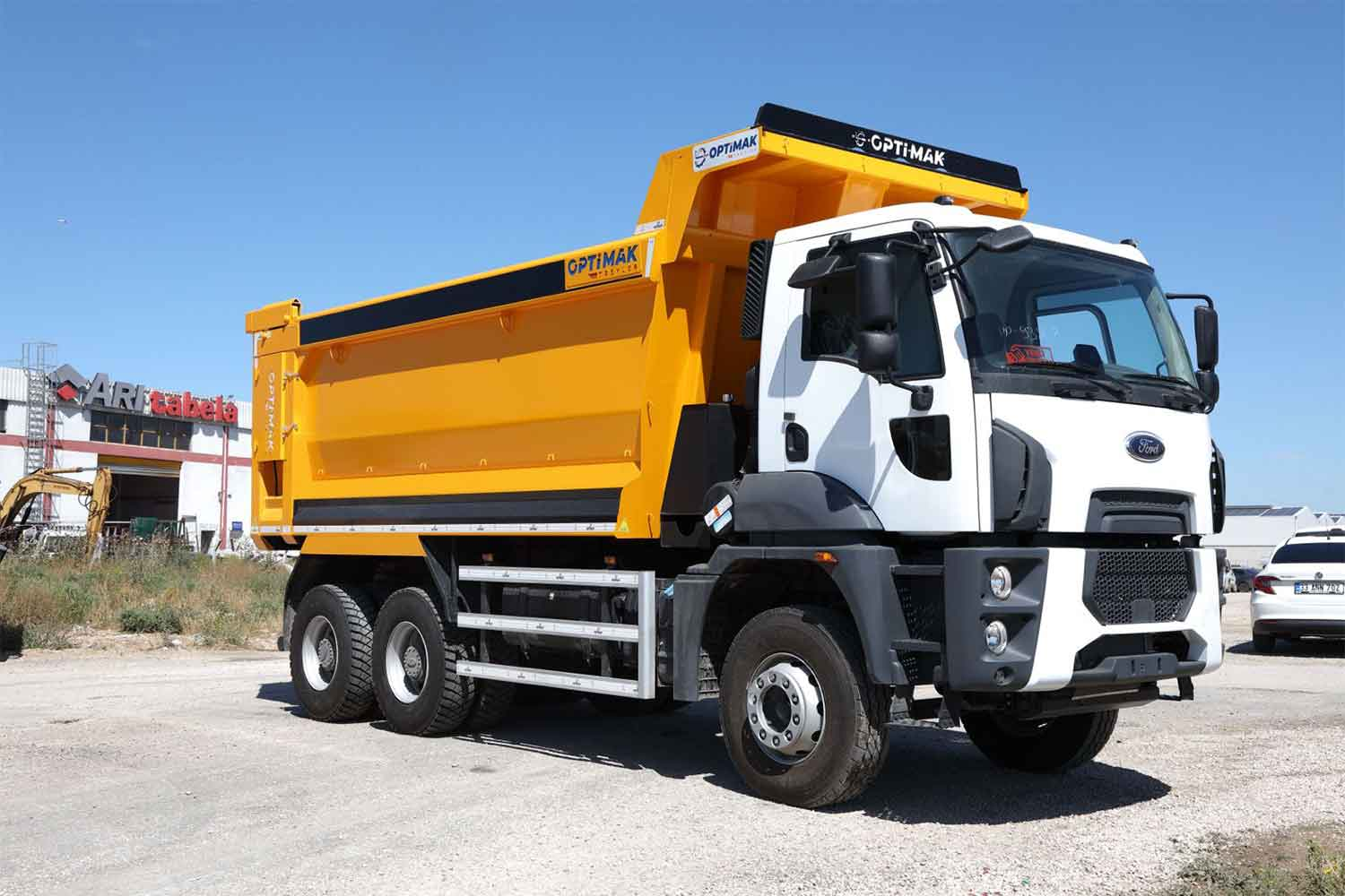 Why Is Choosing the Right Trailer Critical in Heavy-Duty Transportation?