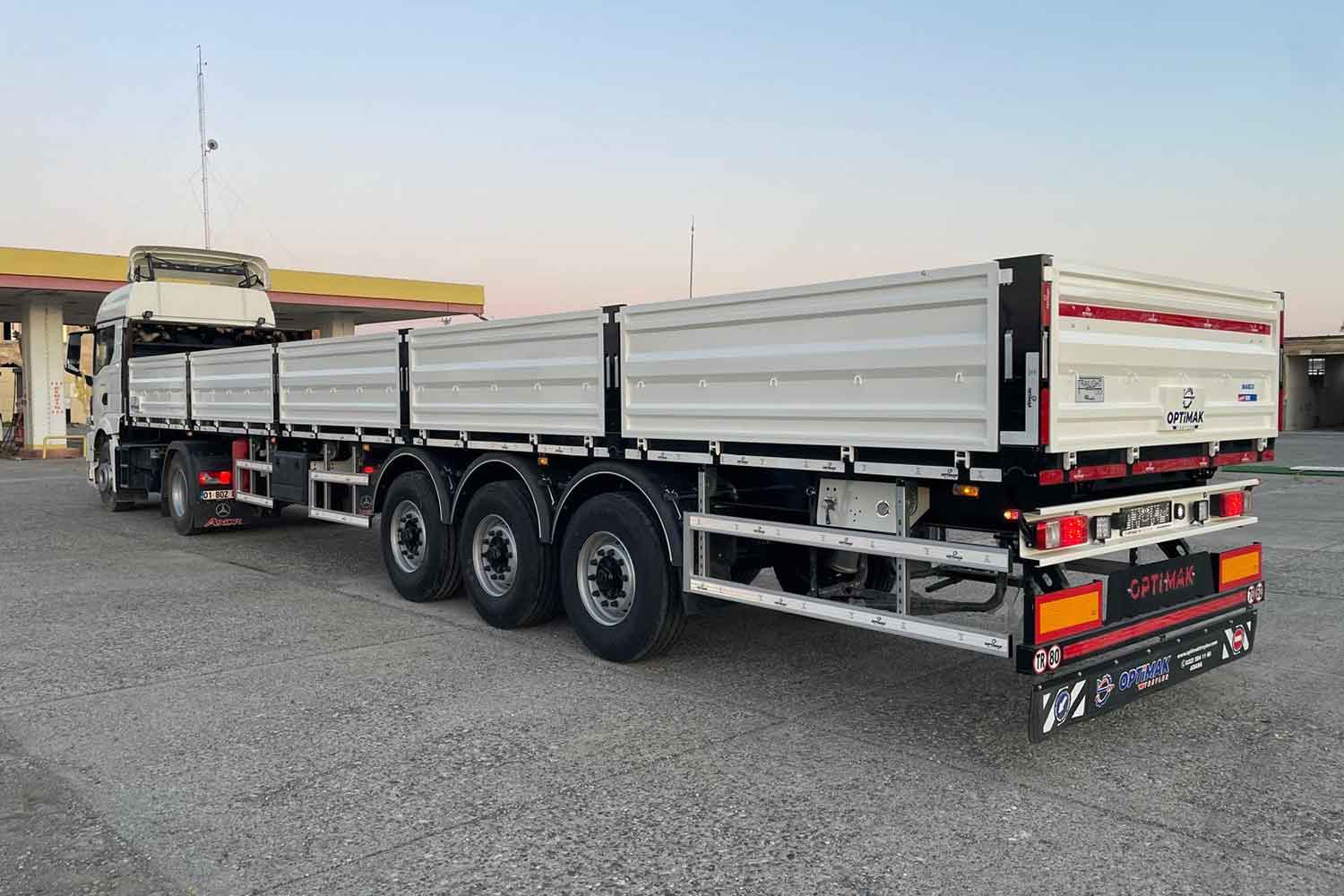 Which Loads Are Suitable for a Flatbed Trailer?