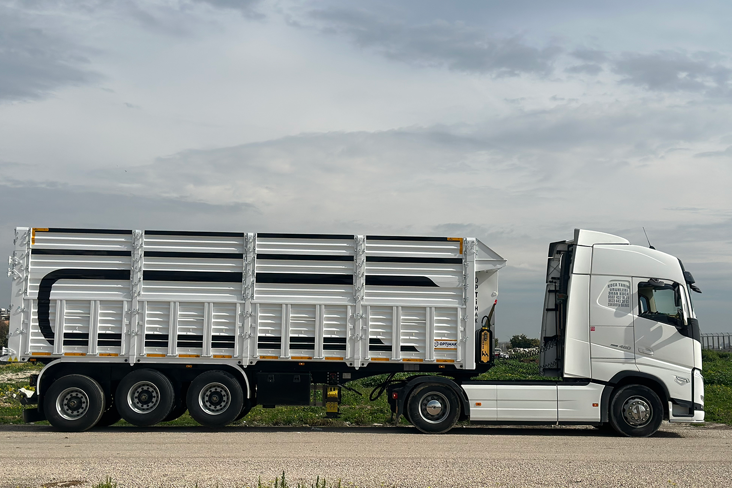 What Should You Consider When Choosing a Sideboard Tipper?