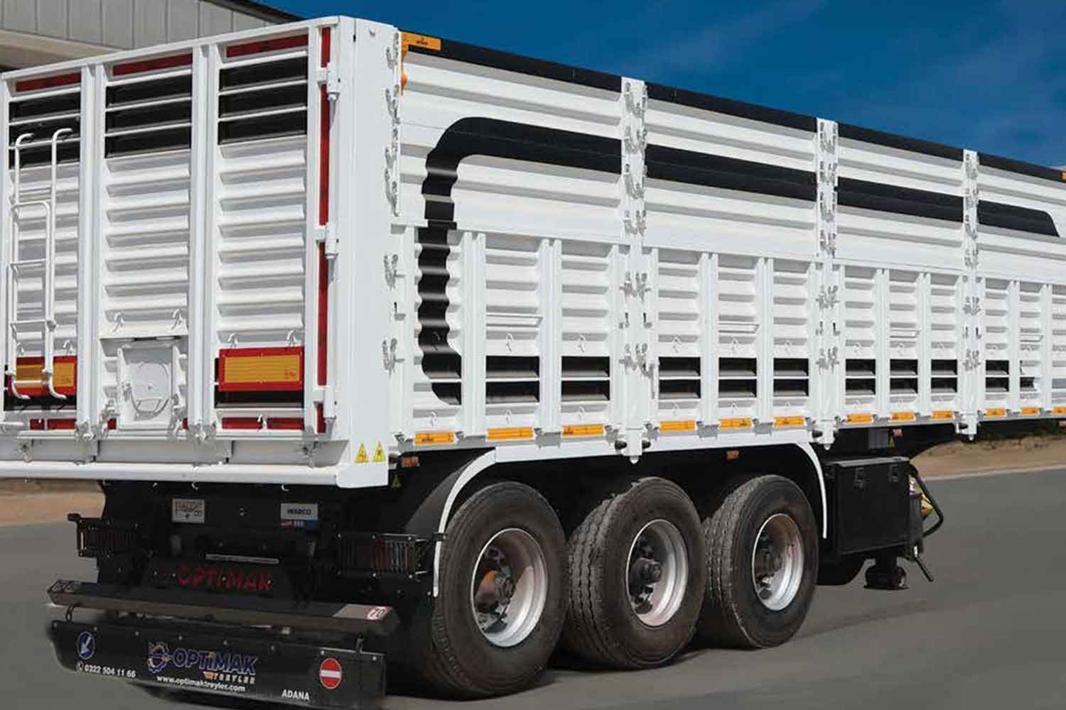 Balancing Trailer Design, Service and Continuity for Customer Satisfaction